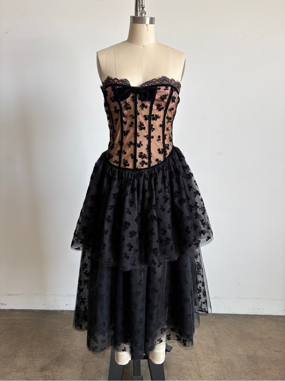NWOT For Love And Lemons Lace-Embellished Midi Dress in Black Sz Small